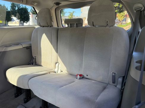Used 2012 Toyota Sienna LE image 10