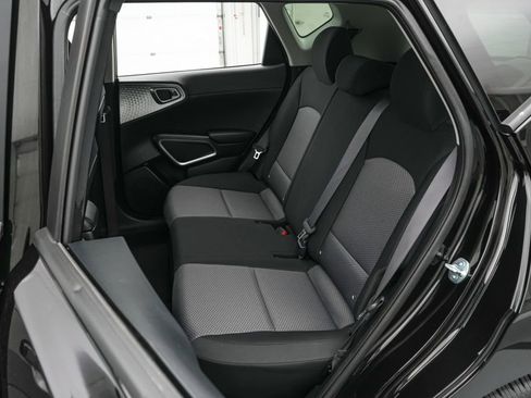 Used 2025 Kia Soul LX FWD image 19