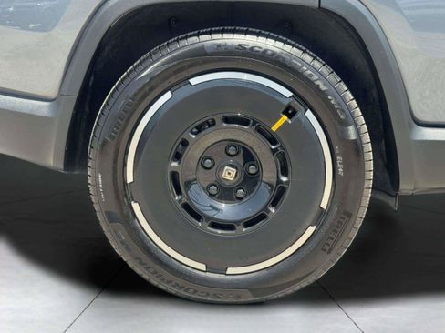 Used 2025 Rivian R1S Adventure AWD/4WD image 68