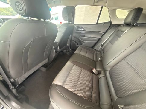 Used 2025 Chevrolet Trax LT FWD image 38