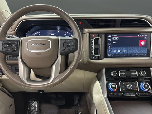 Used 2022 GMC Yukon Denali w/ Denali Ultimate Package AWD/4WD image 10