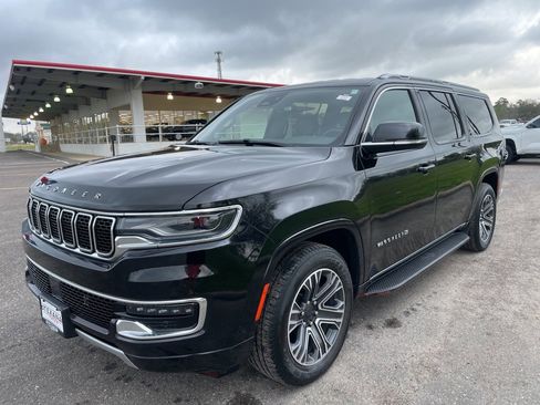 Used 2024 Jeep Wagoneer L Series II w/ Flexible Seating Group image 3