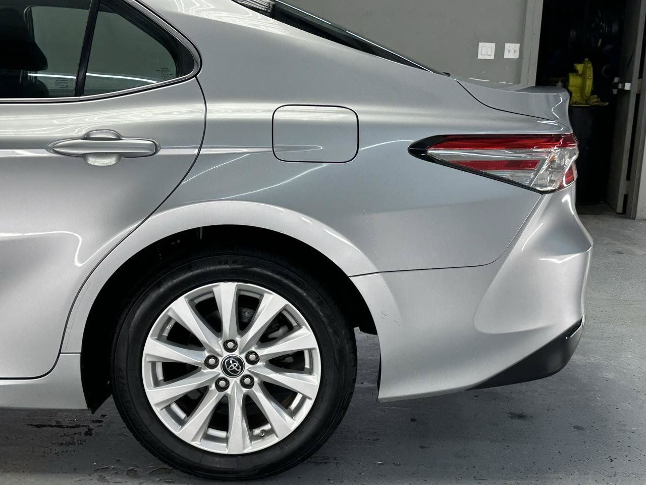 Used 2018 Toyota Camry LE FWD image 5