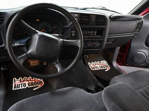 Used 2000 Chevrolet S10 Pickup LS w/ Preferred Equipment Group image 4