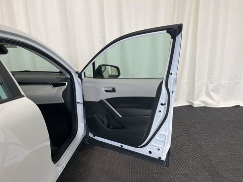 Used 2023 Toyota Corolla Cross L AWD/4WD image 19