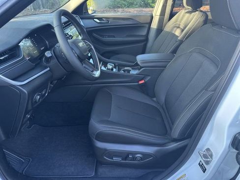 New 2025 Jeep Grand Cherokee L Laredo image 9