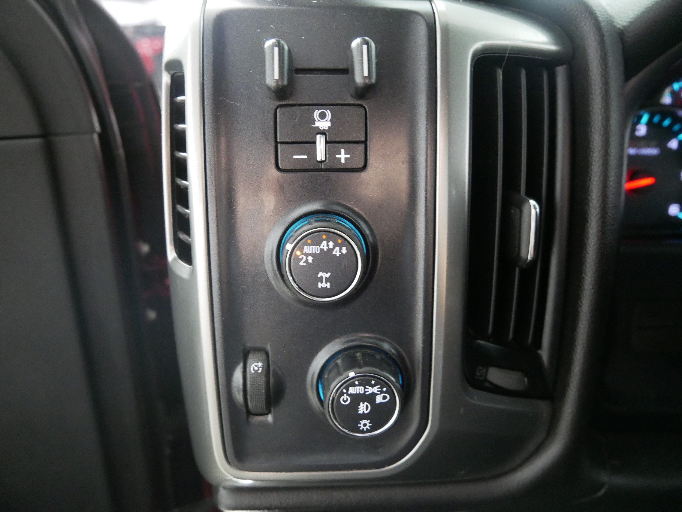 Used 2019 Chevrolet Silverado 1500 LT w/ All Star Edition AWD/4WD image 26