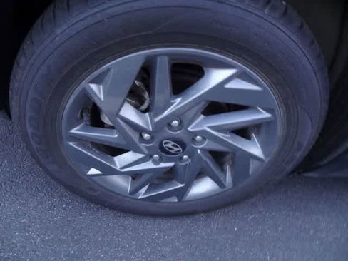 Used 2024 Hyundai Elantra SEL FWD image 10