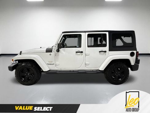 Used 2015 Jeep Wrangler Unlimited Sahara AWD/4WD image 10