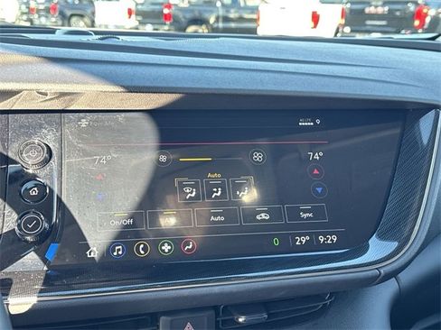 Used 2023 Buick Envision Essence image 19