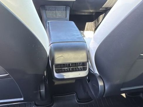 Used 2024 Tesla Model Y Performance image 21