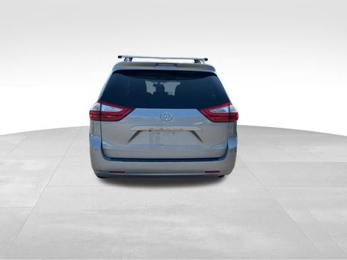 Used 2016 Toyota Sienna LE FWD image 5