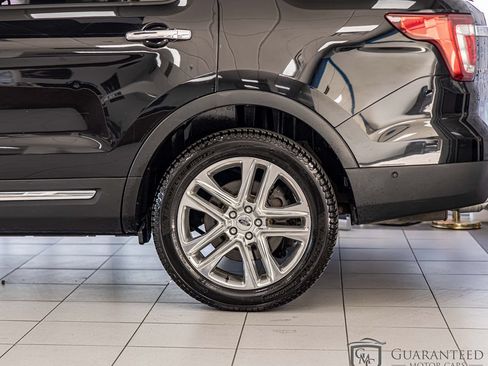 Used 2020 Ford Explorer XLT w/ Equipment Group 202A RWD image 8