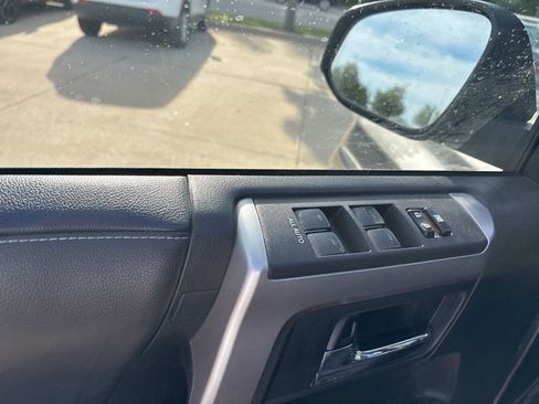 Used 2020 Toyota 4Runner SR5 Premium AWD/4WD image 12