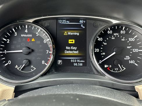 Used 2016 Nissan Rogue SV w/ SV Premium Package image 35