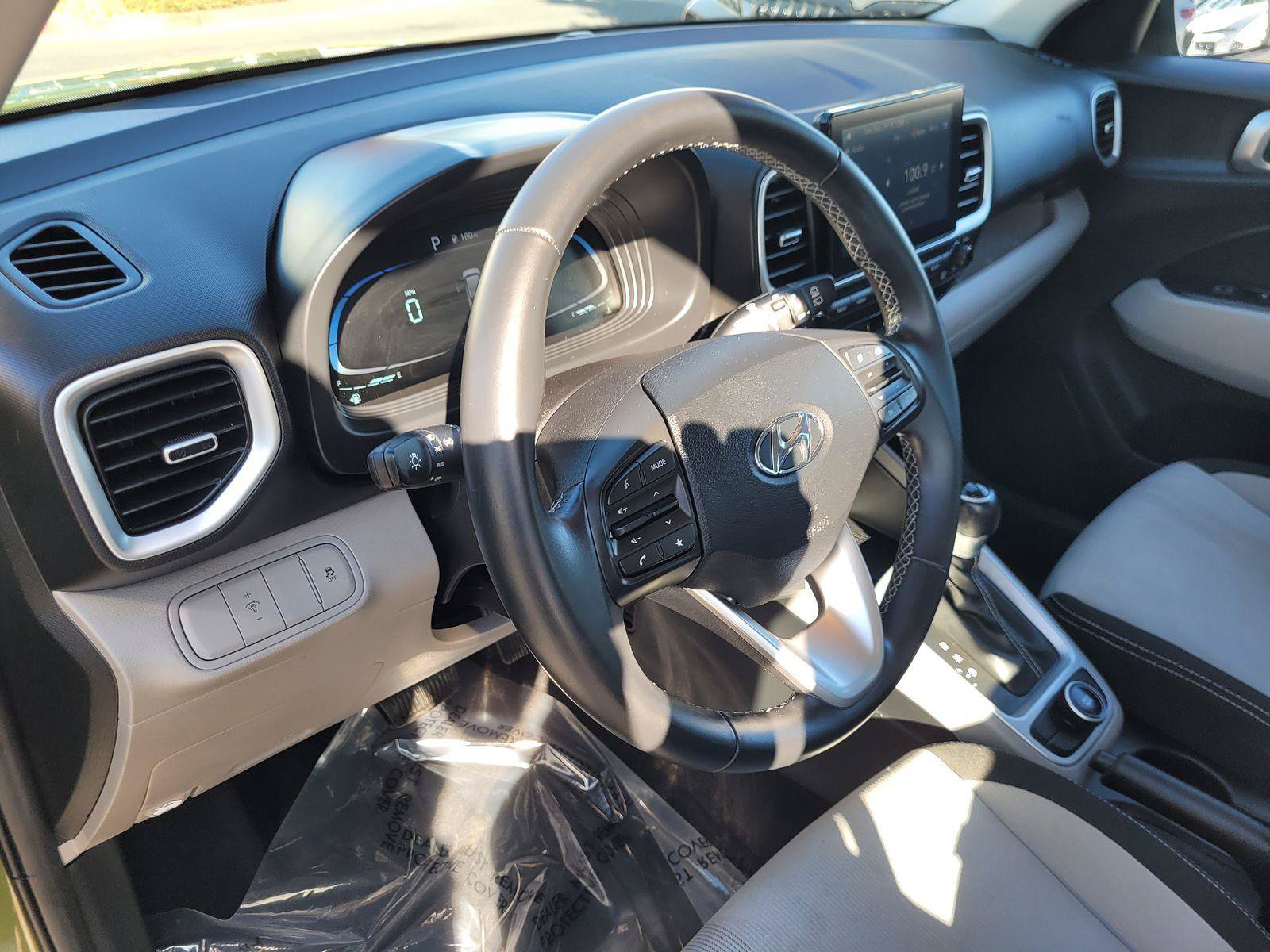Used 2023 Hyundai Venue SEL FWD image 11