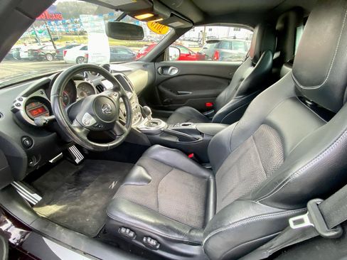 Used 2016 Nissan 370Z Touring RWD image 11