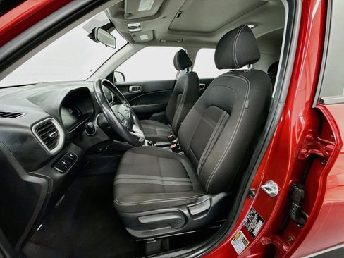 Used 2025 Hyundai Venue SEL FWD image 13