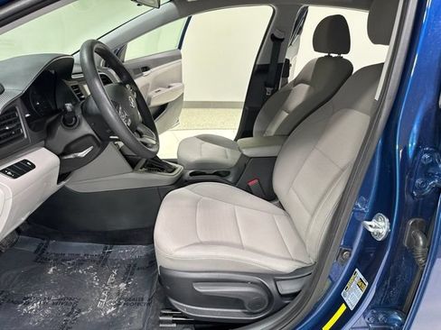 Used 2019 Hyundai Elantra SE FWD image 11