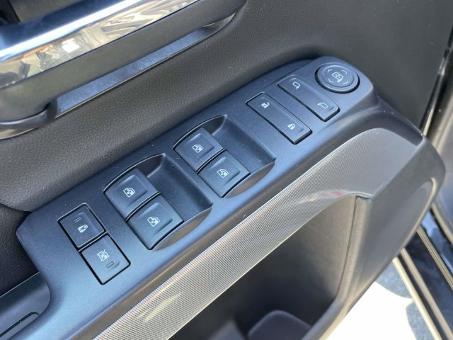 Used 2018 Chevrolet Silverado 1500 LT w/ All Star Edition AWD/4WD image 17