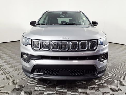Used 2022 Jeep Compass Latitude w/ Convenience Group AWD/4WD image 2