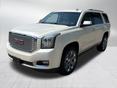 Used 2015 GMC Yukon Denali w/ Premium Package AWD/4WD image 3