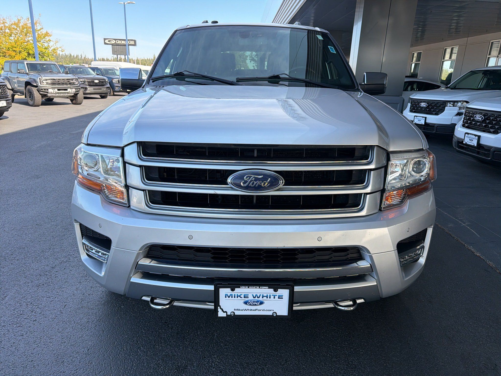 Used 2016 Ford Expedition Platinum AWD/4WD image 2