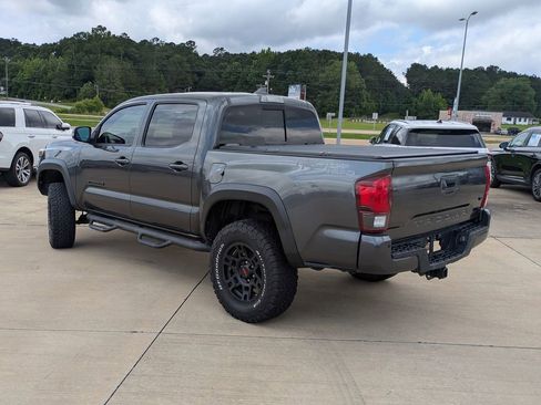 Used 2019 Toyota Tacoma TRD Off-Road w/ TRD Premium Off Road Package RWD image 3
