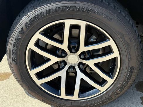 Used 2020 Ford Expedition XLT w/ Equipment Group 202A image 9