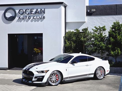 Used 2022 Ford Mustang Shelby GT500 w/ Carbon Fiber Track Pack image 1