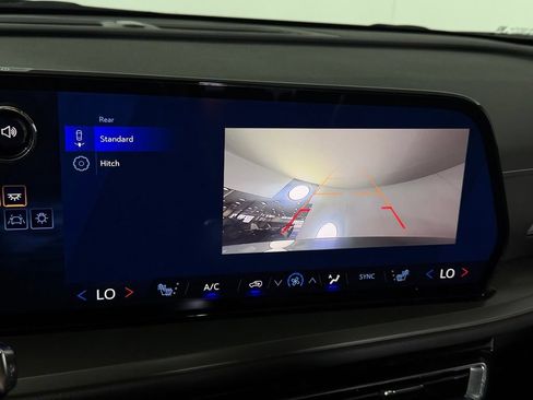 Used 2025 Chevrolet Traverse LT FWD image 20