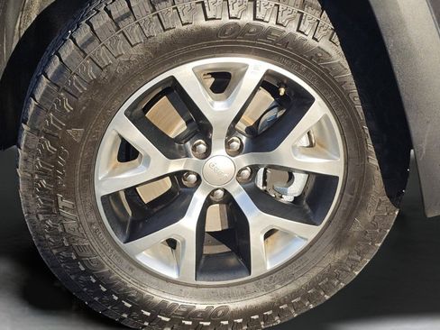 Used 2018 Jeep Cherokee Trailhawk image 15