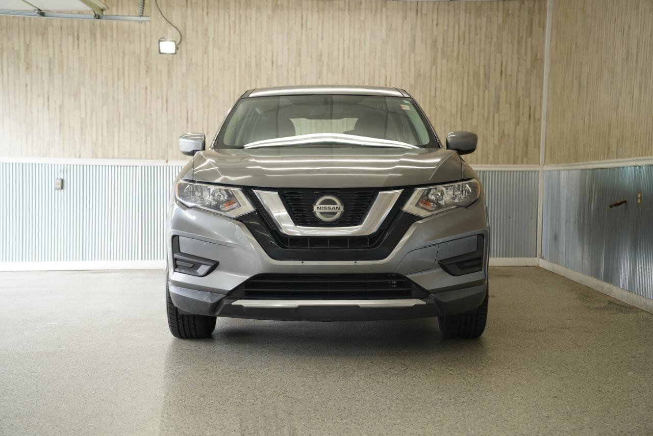 Used 2018 Nissan Rogue S AWD/4WD image 2