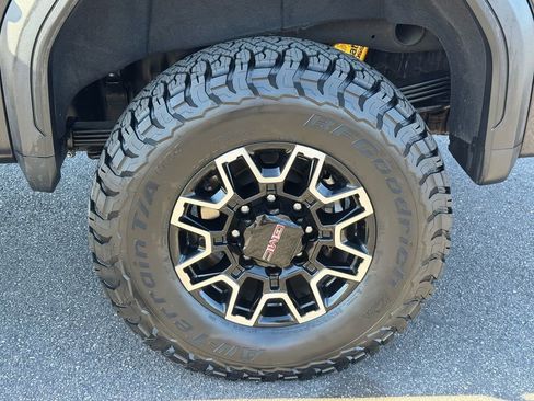Used 2024 GMC Sierra 2500 AT4X AWD/4WD image 10