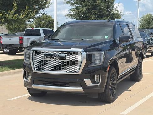 Used 2022 GMC Yukon XL Denali RWD image 3