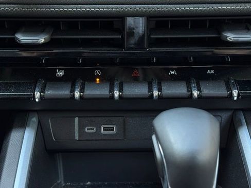 Used 2024 Chevrolet Colorado LT w/ LT Convenience Package III image 29