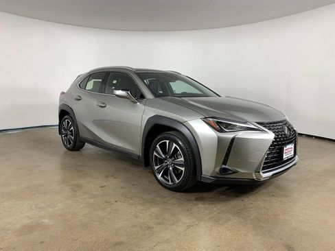 Used 2022 Lexus UX 200 w/ Accessory Package (Z1) FWD image 5