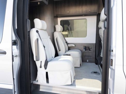 Used 2019 Mercedes-Benz Sprinter 170 image 4