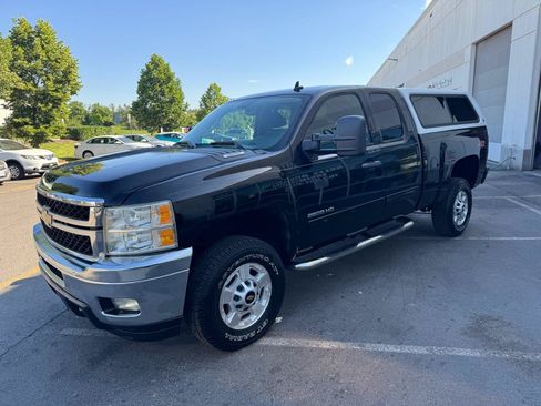 Used 2011 Chevrolet Silverado 2500 LT w/ Interior Plus Package AWD/4WD image 25