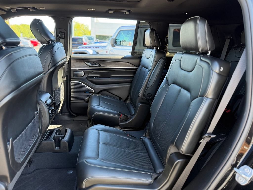 Used 2023 Jeep Grand Cherokee L Overland AWD/4WD image 14