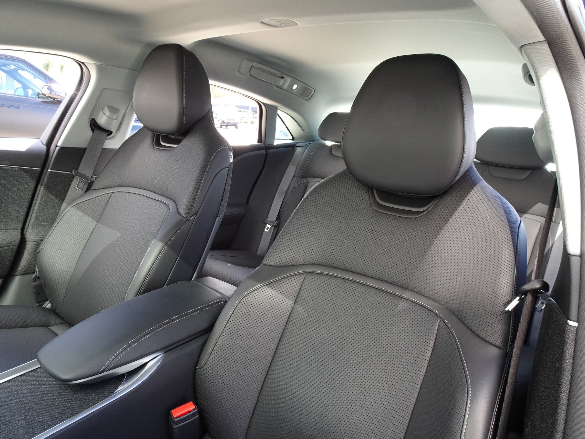 Used 2025 Lucid Air Touring AWD/4WD image 11
