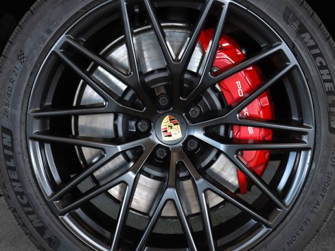 Certified 2022 Porsche Macan GTS AWD/4WD image 32