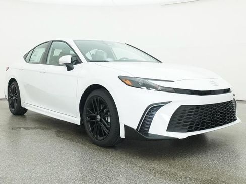 Used 2026 Toyota Camry SE FWD image 36