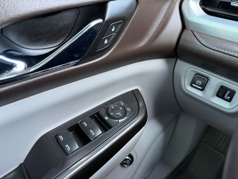 Used 2021 GMC Acadia SLT image 29