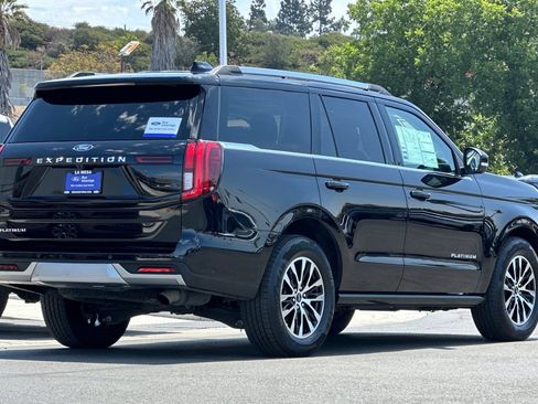 Certified 2025 Ford Expedition Platinum AWD/4WD image 3