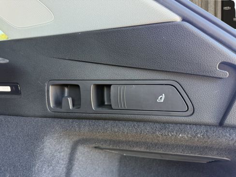 Used 2019 Audi e-tron Prestige w/ Prestige Package image 18