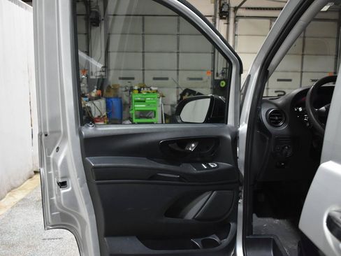 Used 2016 Mercedes-Benz Metris Passenger image 12
