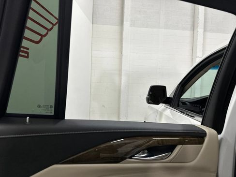 Used 2019 Cadillac Escalade Luxury AWD/4WD image 56