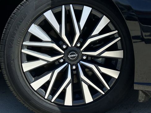 Used 2024 Nissan Altima 2.5 SV FWD image 11