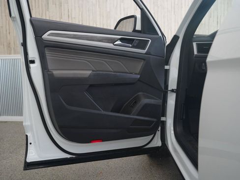 Used 2021 Volkswagen Atlas Cross Sport SE w/ Panoramic Sunroof Package FWD image 28